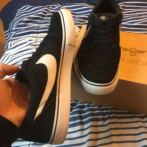 Nike sb low mens 9.5 shoes